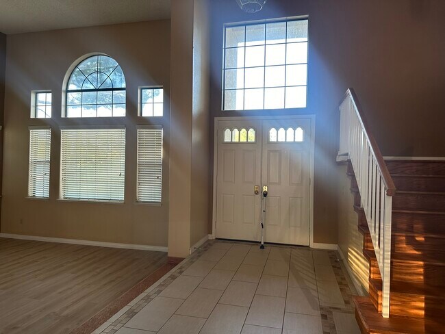 Building Photo - 42263 Valley Vista Dr