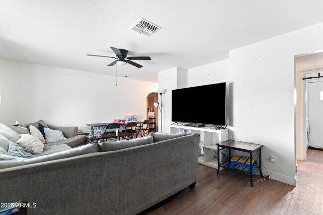 Building Photo - 5546 W Encanto Blvd