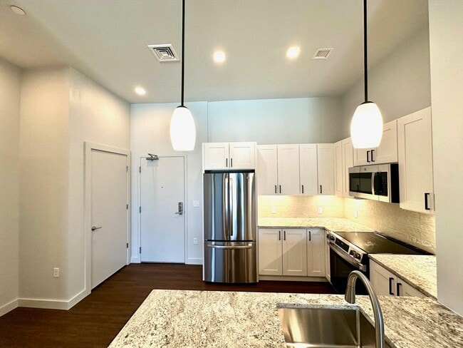 Foto del edificio - 45 E Central St