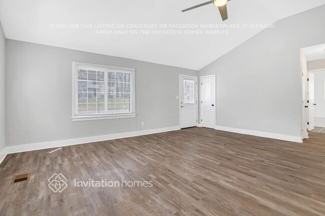 Building Photo - 981 Moreland Dr SE