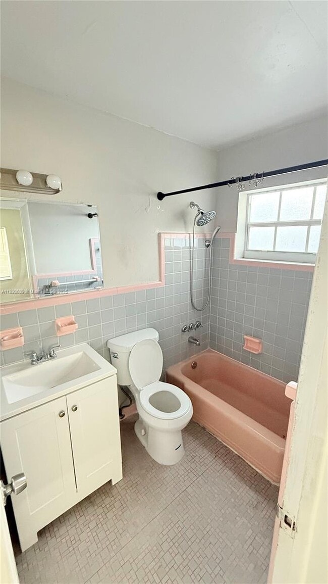 Foto del edificio - 337 NE 57th St