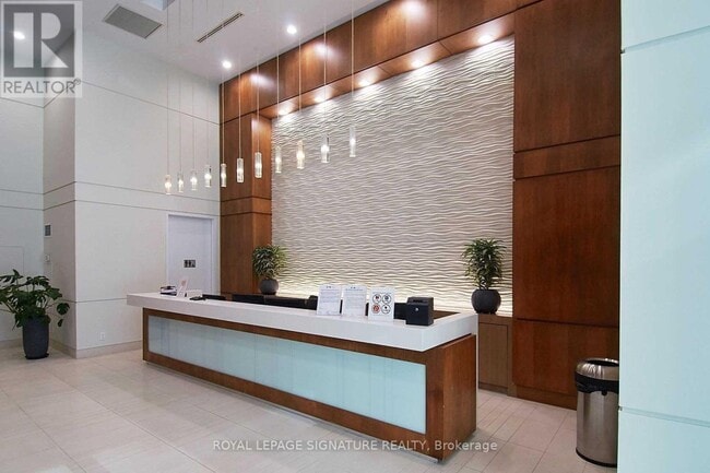Photo du bâtiment - 2200-2200 Lake Shore Blvd W