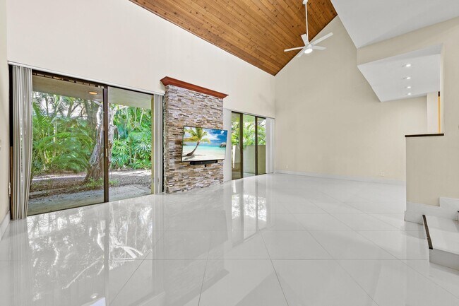 Building Photo - 790 Saint Albans Dr