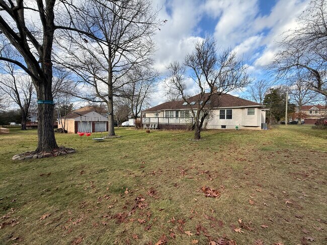 Foto del edificio - 49 Orris Ave