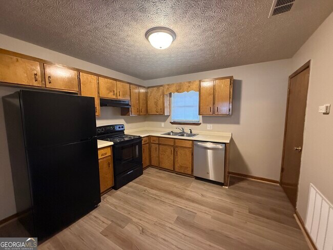 Foto del edificio - 101 Cooper Springs Ct