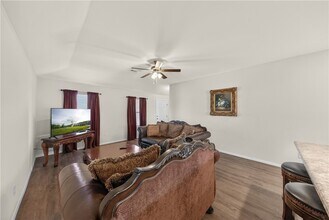 Building Photo - 8110 Dogwood Dr