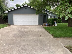 Building Photo - 1708 Goode Dr