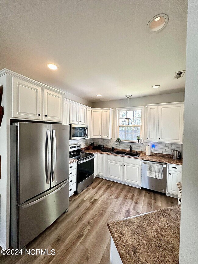 Building Photo - 425 N Belvedere Dr