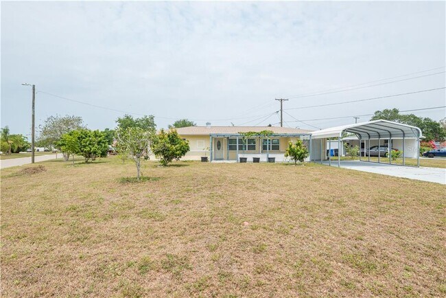 Building Photo - 301 Francis Dr