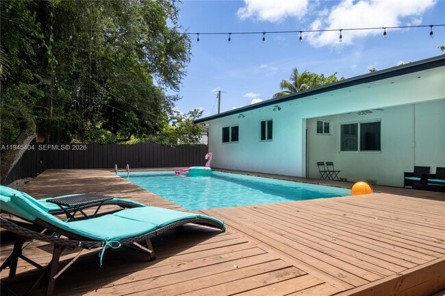 Foto del edificio - 14325 NE 8th Ave