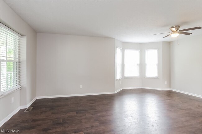 Foto del edificio - 5315 Cameron Ct