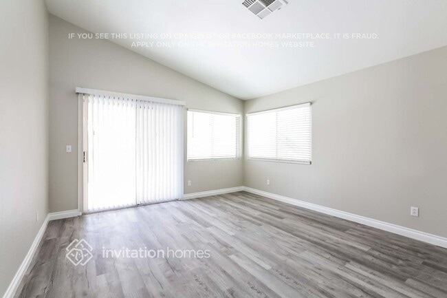 Foto del edificio - 9309 Leaping Lilly Ave