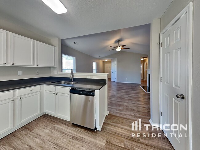 Foto del edificio - 1701 Hollybrook Ave