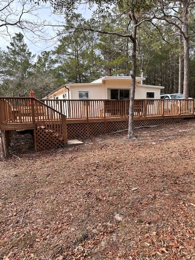 Building Photo - Charming Lakeside Home 3 Bedroom/2 Bath