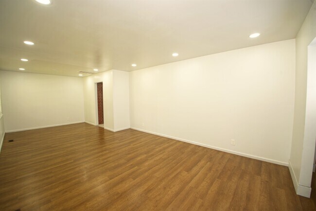 Foto del edificio - 5105 S Kingston Ave
