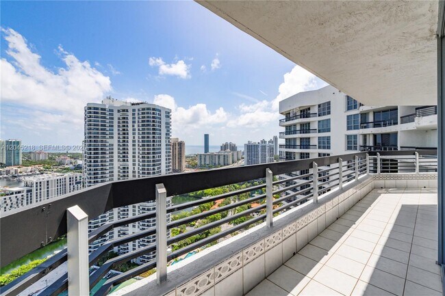 Foto del edificio - 3530 Mystic Pointe Dr