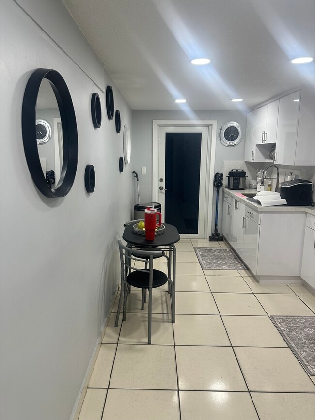 Foto del edificio - 5015 E 1st Ct