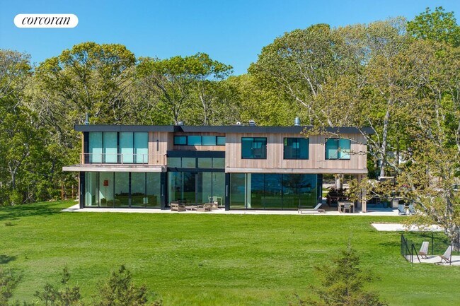 Foto del edificio - 22 Peconic Ave
