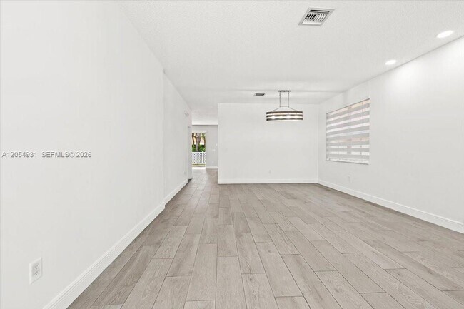 Foto del edificio - 5014 SW 155th Terrace