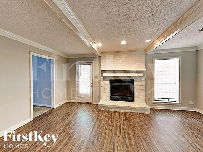 Building Photo - 1053 Boones Hollow Dr