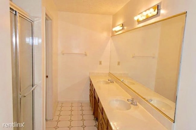 Building Photo - 8282 Fox Knoll Dr