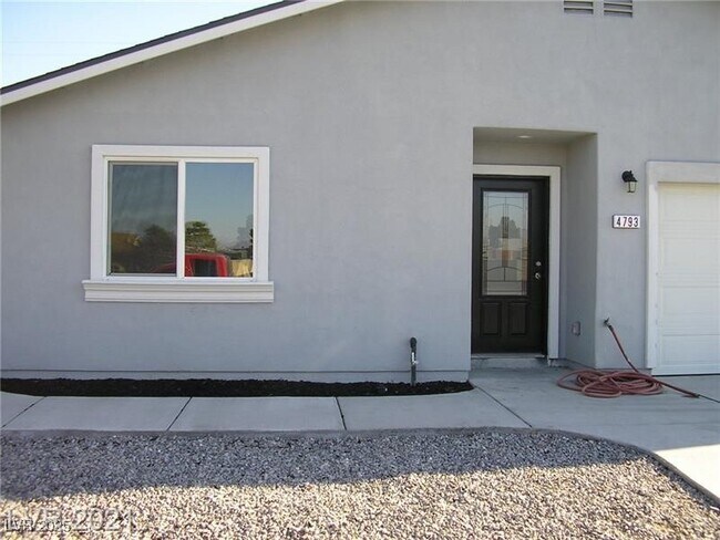 Foto del edificio - 4793 E Harmon Ave