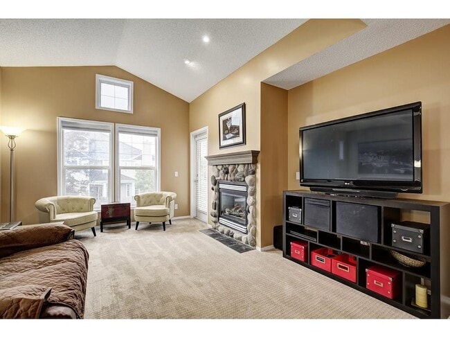 Building Photo - 39 Hidden Creek Cres NW
