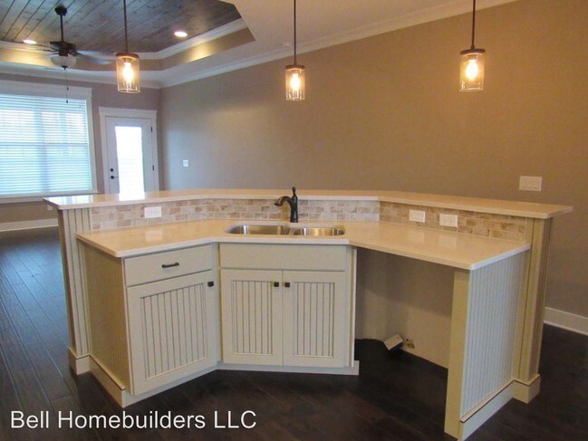 Building Photo - 1535 Manassas Dr