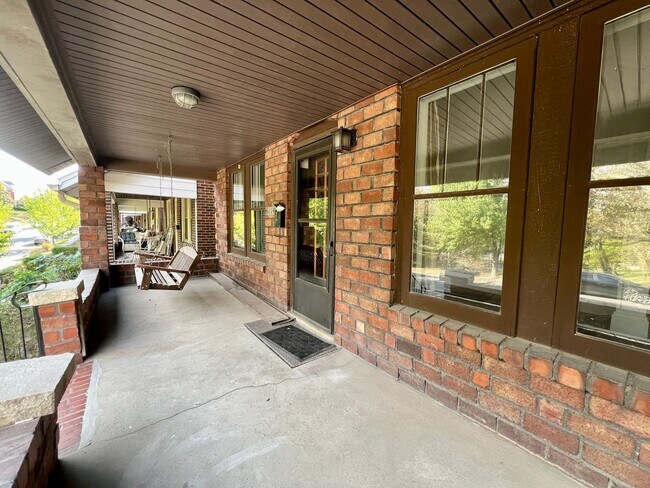 Foto del edificio - 6114 Columbia Ave