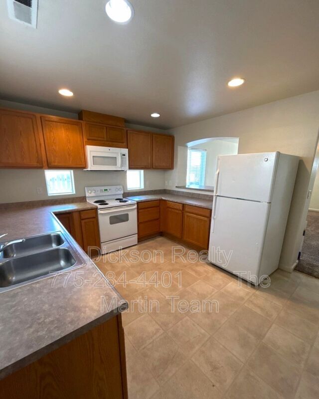 Building Photo - 412 10th St