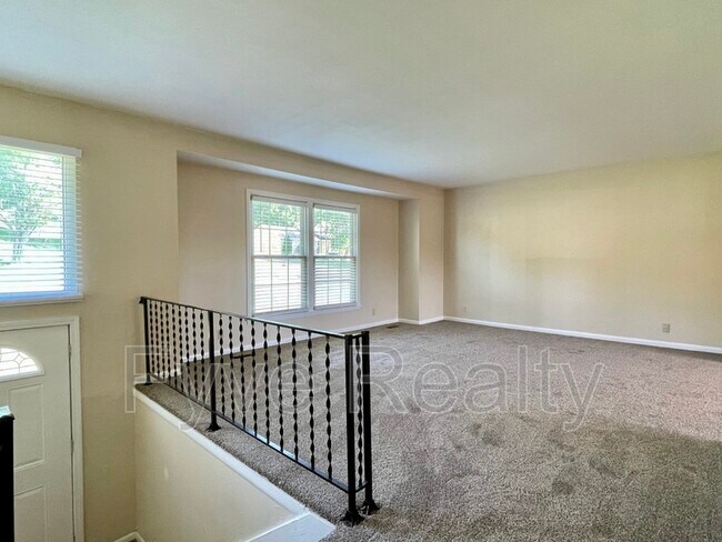 Building Photo - 4309 Golden Hill Dr