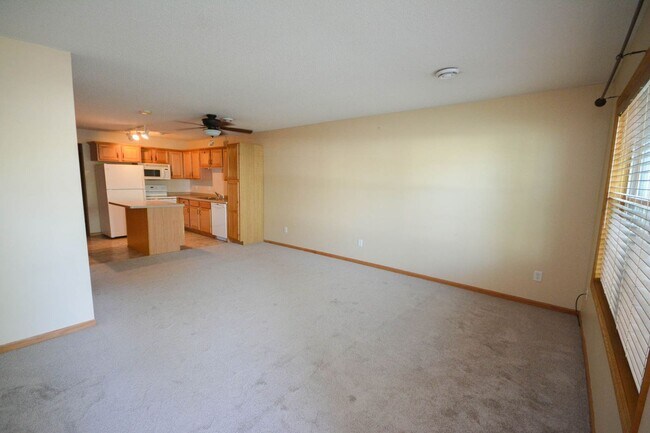 Foto del edificio - 2-story townhome in fantastic location!
