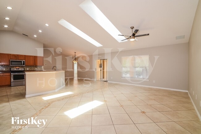 Foto del edificio - 13219 Lakewind Dr