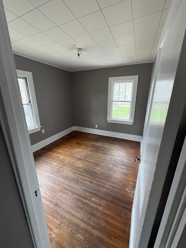 Building Photo - 2 Bedroom 1 bathroom single family home