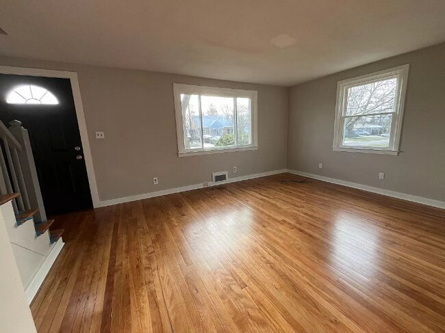 Building Photo - 113 Traister Dr