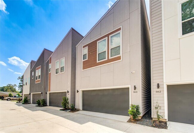 Building Photo - 564 Janisch Rd