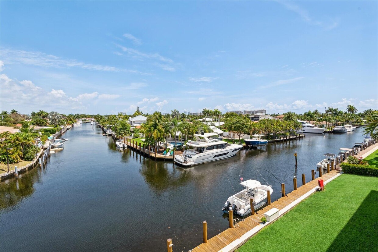 Foto principal - 5100 Bayview Dr