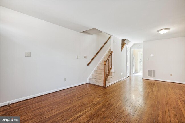 Building Photo - 519 Colecroft Ct