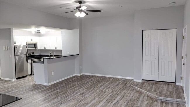 Beautiful open layout - 20 Greystone Ct