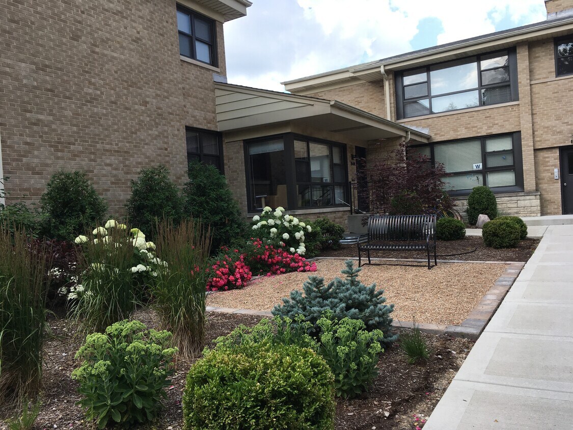 1942 Linden Ave Unit D, Highland Park, IL 60035 Apartments in