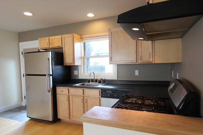 Photo - 18 Monroe St House