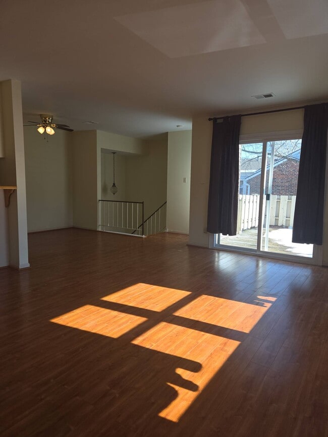 Building Photo - 8284 Sobax Dr