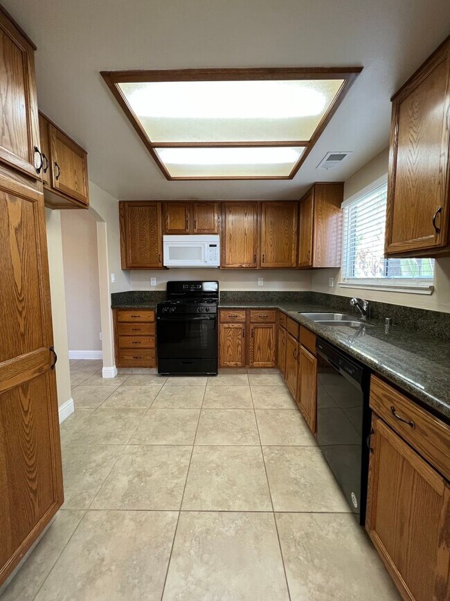 Foto del edificio - 5504 Pine Canyon Dr