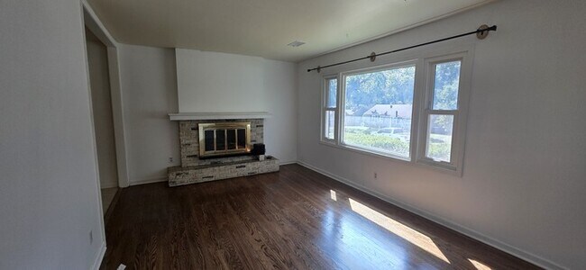 Foto del edificio - Charming 3-Bedroom Home in the Heart of Ov...