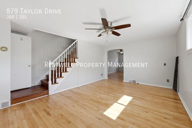 Photo - 879 Taylor Dr House