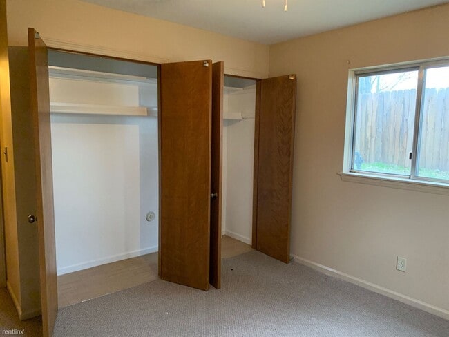 Building Photo - 2 br, 1 bath 4plex - 557 54th St SE