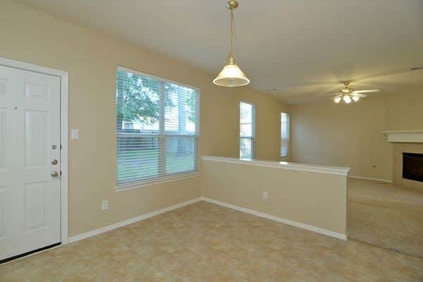 Building Photo - 2216 Highland Hills Dr