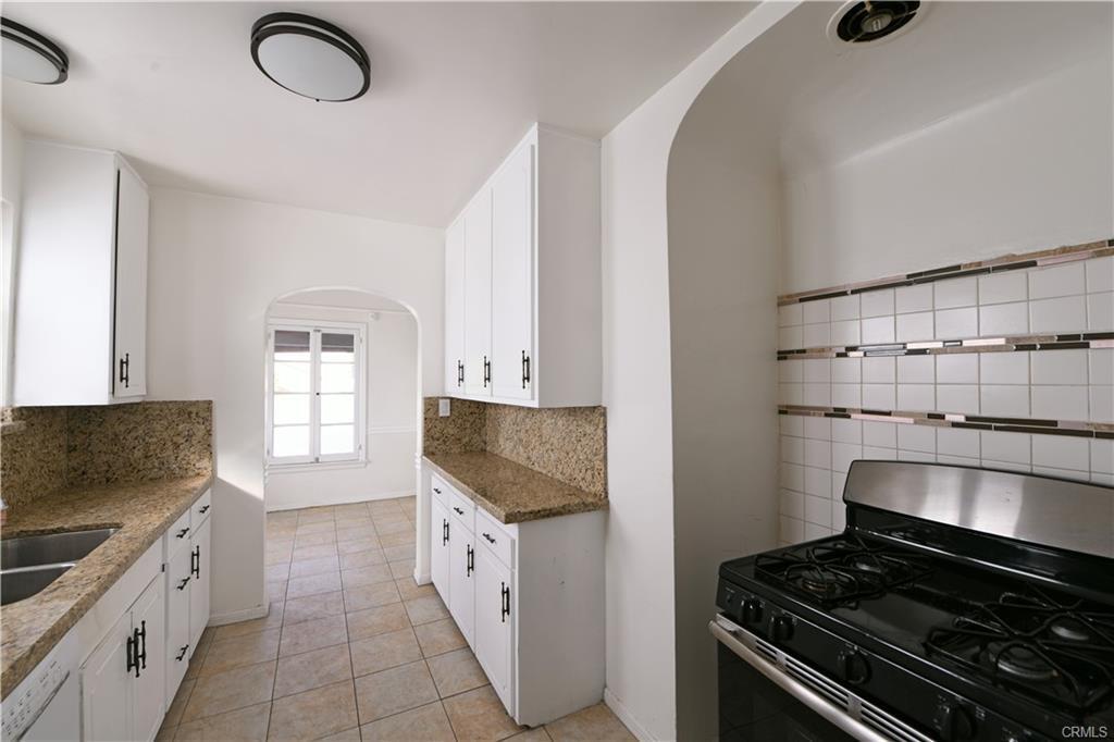 Photo - 915 South Le Doux Road, Los Angeles, CA 90056 - 3 BR 2 BA townhouse