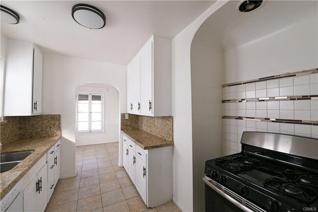 Photo - 915 S Le Doux Rd House