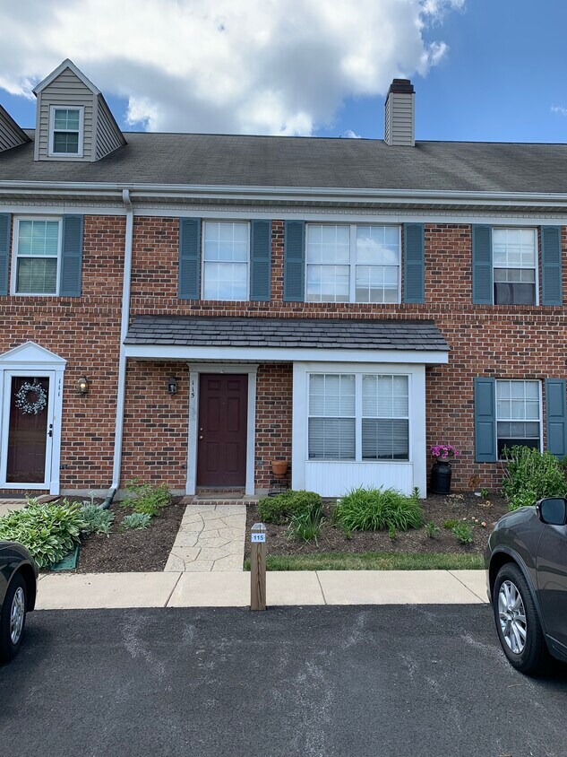 Primary Photo - 115 Delancy Pl